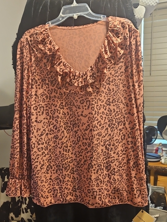 cherrybetty Tops - Ruffled V-Neck Leopard Print Blouse - Rust